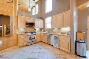 Tahoe Donner Mountain Cabin: Surrounded by Forest!