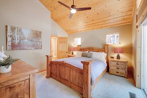 Tahoe Donner Mountain Cabin: Surrounded by Forest!