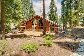 Tahoe Donner Mountain Cabin: Surrounded by Forest!