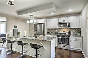 Chic Townhome w/ Deck: 6 Mi to Dtwn Baltimore
