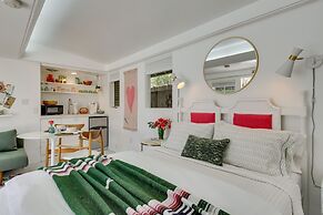 5 Blocks to El Paseo: Palm Desert Casita w/ Pool