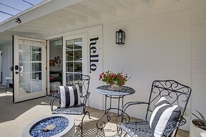 5 Blocks to El Paseo: Palm Desert Casita w/ Pool