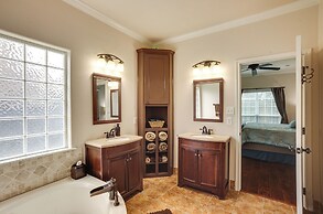 College Station Family Home: 3 Mi to Texas A & M!