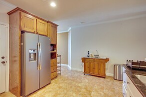 College Station Family Home: 3 Mi to Texas A & M!