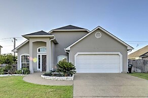 College Station Family Home: 3 Mi to Texas A & M!