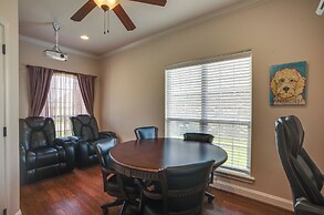 College Station Family Home: 3 Mi to Texas A & M!
