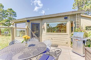 Mountain Views + Hot Tub: Airy Forest Escape!