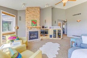 Mountain Views + Hot Tub: Airy Forest Escape!