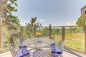 Mountain Views + Hot Tub: Airy Forest Escape!