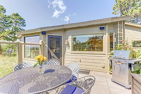 Mountain Views + Hot Tub: Airy Forest Escape!