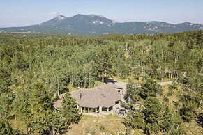 Mountain Views + Hot Tub: Airy Forest Escape!
