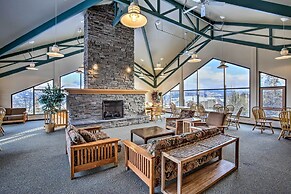 Ski Shuttle & Pool: Modern Silverthorne Condo!