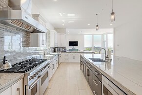 Pool & Coastline Views: Luxe La Jolla Home