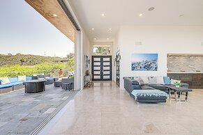 Pool & Coastline Views: Luxe La Jolla Home