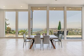 Pool & Coastline Views: Luxe La Jolla Home