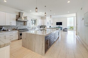 Pool & Coastline Views: Luxe La Jolla Home