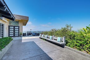 Pool & Coastline Views: Luxe La Jolla Home