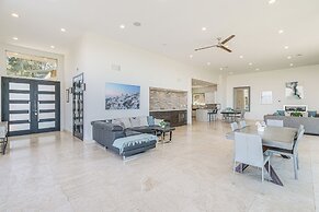 Pool & Coastline Views: Luxe La Jolla Home