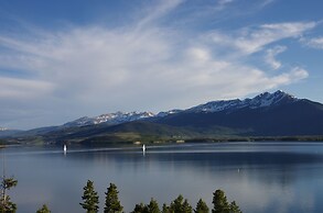 Mtn-view Condo w/ Hot Tub Access in Dillon!