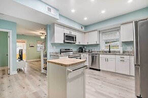 Updated North Beach Cottage: Pet Friendly!