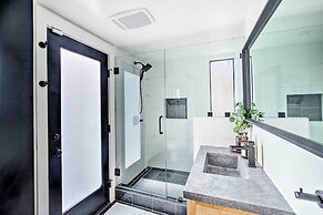 < 1 Mi to Big Bear Lake: Cabin w/ Hot Tub