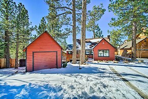 < 1 Mi to Big Bear Lake: Cabin w/ Hot Tub
