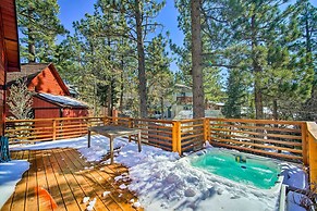 < 1 Mi to Big Bear Lake: Cabin w/ Hot Tub