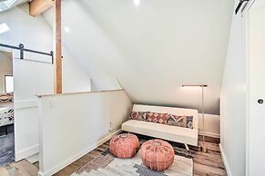 < 1 Mi to Big Bear Lake: Cabin w/ Hot Tub