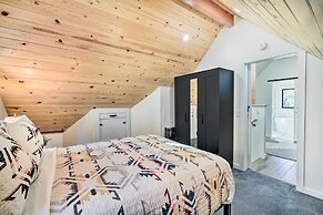 < 1 Mi to Big Bear Lake: Cabin w/ Hot Tub