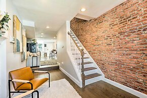 Central & Trendy Baltimore Townhome: Pets OK!