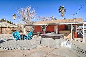 Cali Desert Oasis w/ Hot Tub + Mtn Views!