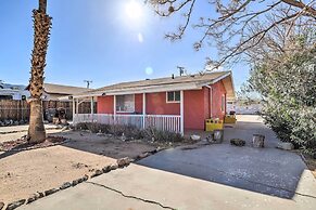 Cali Desert Oasis w/ Hot Tub + Mtn Views!