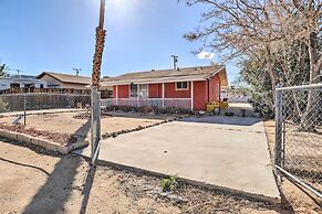 Cali Desert Oasis w/ Hot Tub + Mtn Views!