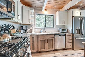 Family Cabin in Blue Lake Springs, Near Town!