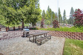 Family Cabin in Blue Lake Springs, Near Town!