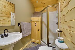 Stunning North Rose Retreat w/ Fishing Pond!