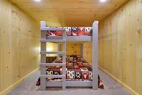 Stunning North Rose Retreat w/ Fishing Pond!