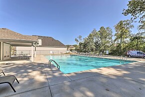 Fayetteville House: Pool Access & Gas Grill!