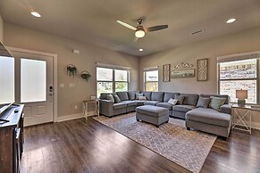 Fayetteville House: Pool Access & Gas Grill!