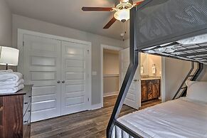 Fayetteville House: Pool Access & Gas Grill!