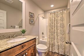 Fayetteville House: Pool Access & Gas Grill!