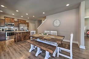 Fayetteville House: Pool Access & Gas Grill!