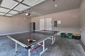 Fayetteville House: Pool Access & Gas Grill!