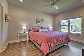 Fayetteville House: Pool Access & Gas Grill!