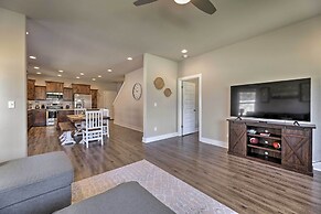 Fayetteville House: Pool Access & Gas Grill!