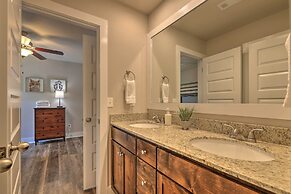 Fayetteville House: Pool Access & Gas Grill!