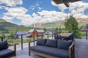 Custom Mt. Crested Butte Home; Walk to the Lifts!