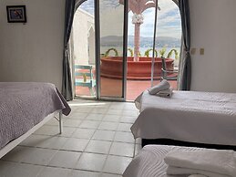 Marina Palace Teques