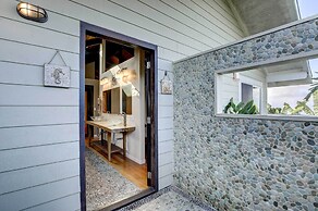 Kailua-kona House w/ Balcony & Ocean Views!