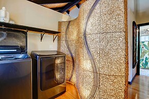 Kailua-kona House w/ Balcony & Ocean Views!